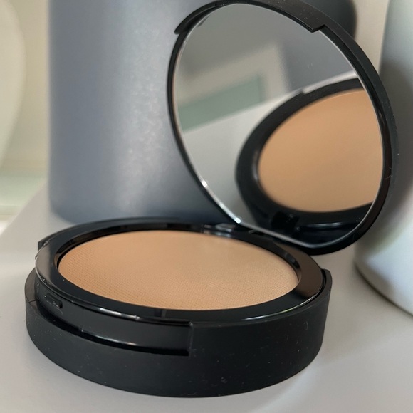 smashbox - Cream to Powder Foundation - Picture 5 of 6